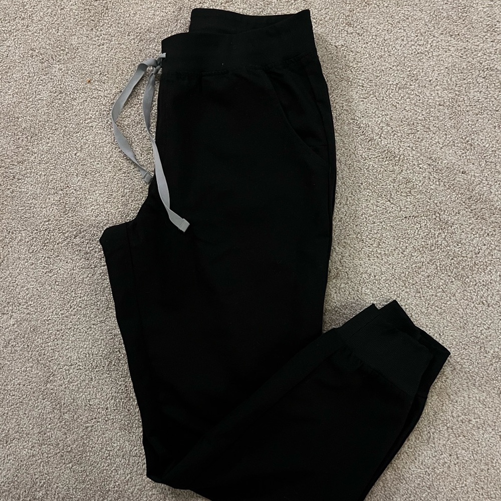 Women’s black Figs!
